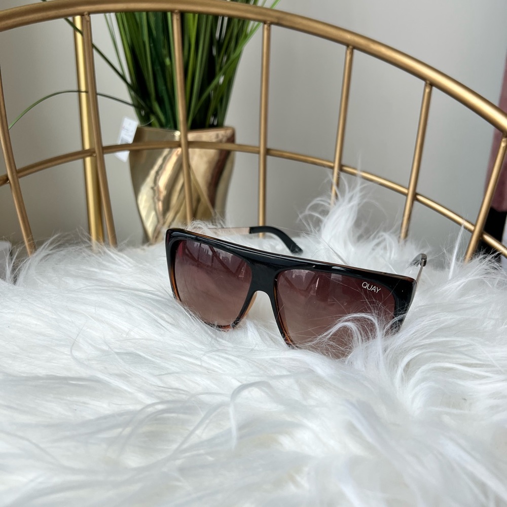 QUAY sunnies
